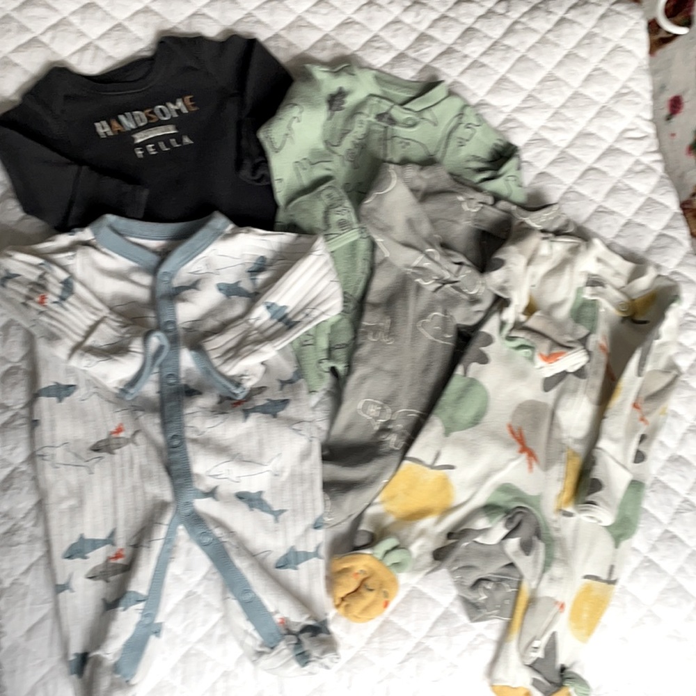 BUNDLE Carter’s Newborn footie pajamas/ sleeper suits